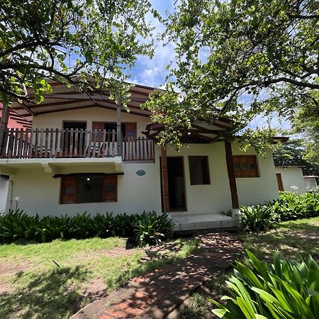 Casa De Playa Los Moncada León Exterior foto